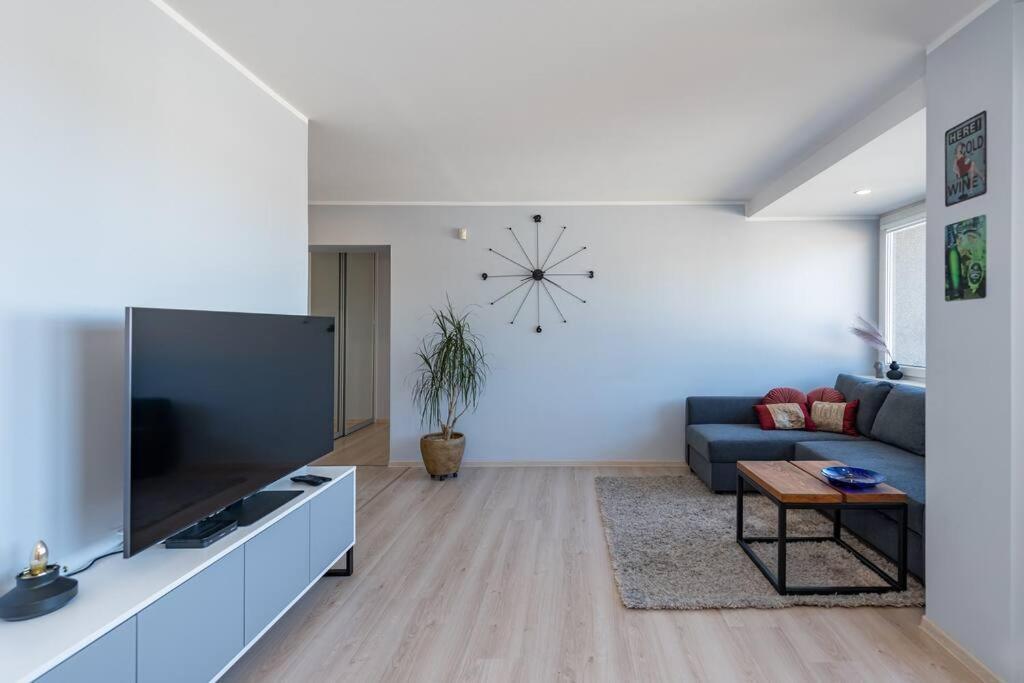 Central 2 Bd Apartment By Hostlovers Каунас Екстериор снимка